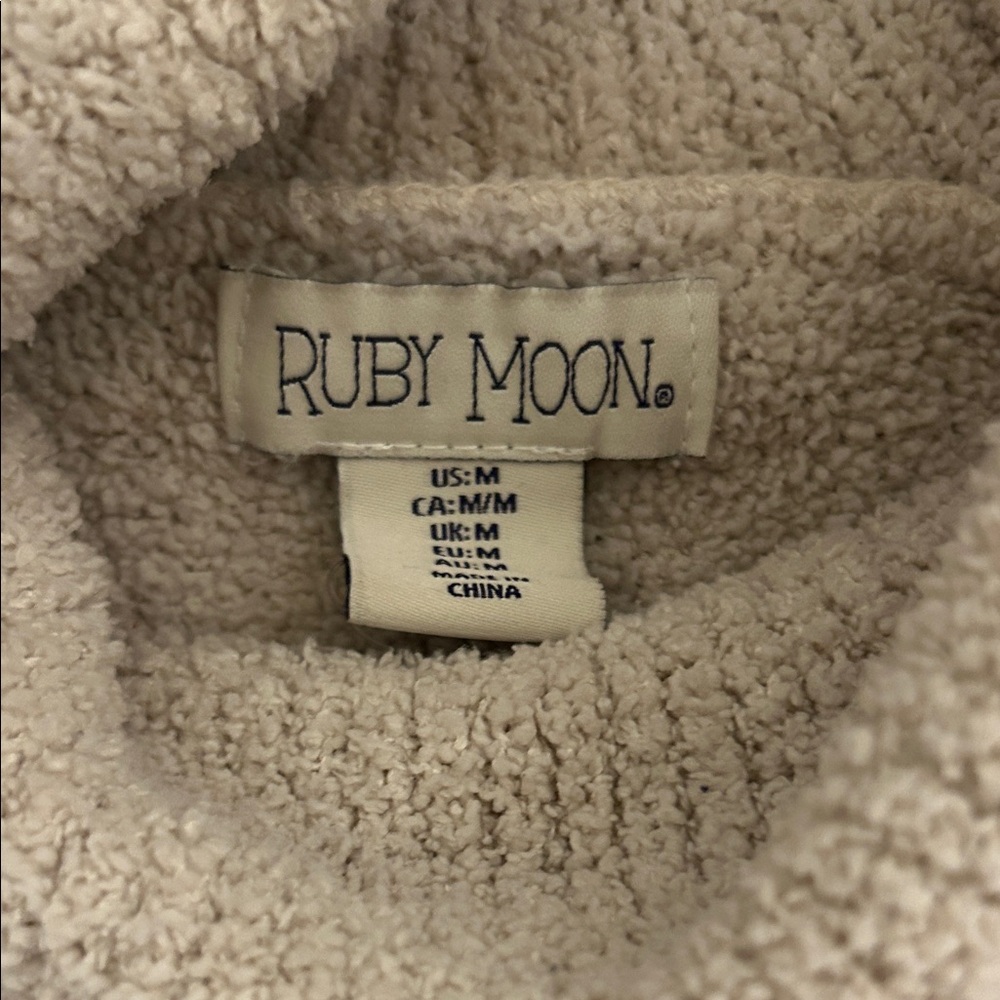 Ruby Moon Beige and Pink Geometric
Sweater Size M - Picture 4 of 8